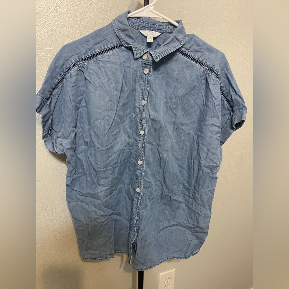 Time and Tru Light Blue Casual Button Down Shirt